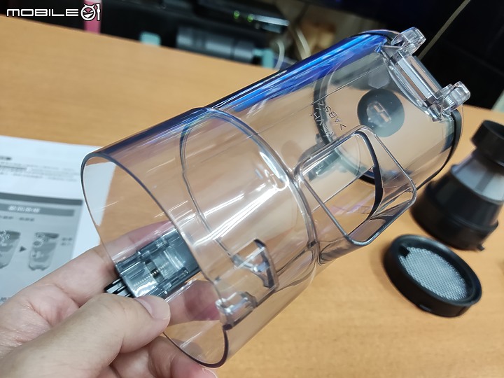 【 體驗分享 】Panasonic MC-A13G 羽量級無線吸塵器，極致輕巧天天打掃也不累！