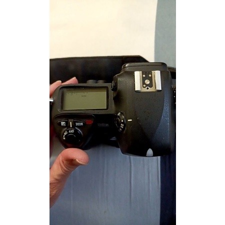 請問nikon d2x可買那個鏡頭使用
