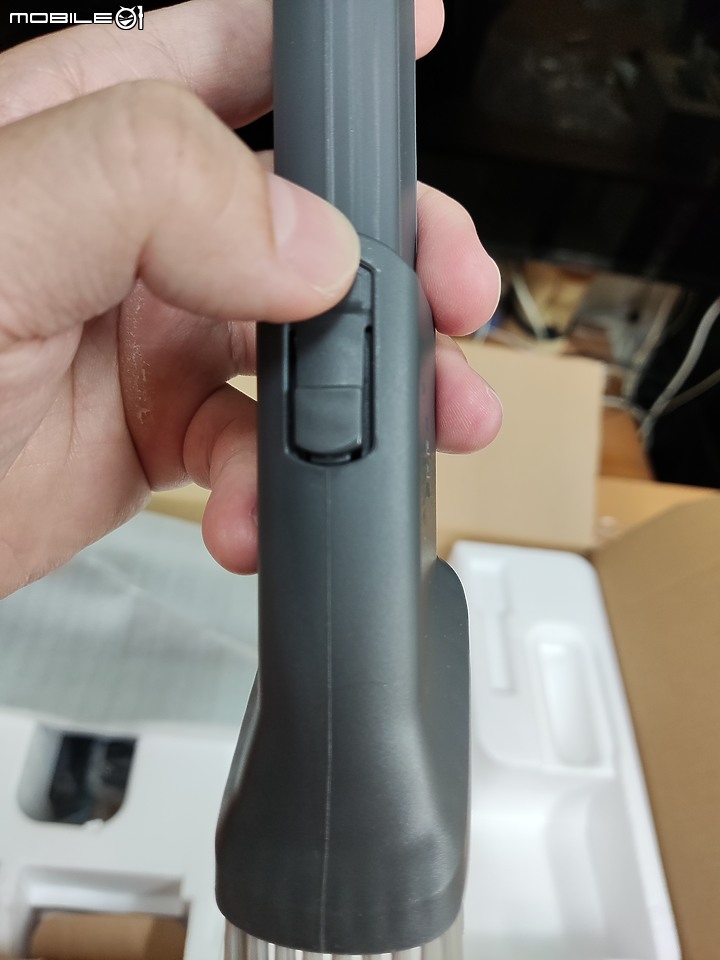 【 體驗分享 】Panasonic MC-A13G 羽量級無線吸塵器，極致輕巧天天打掃也不累！