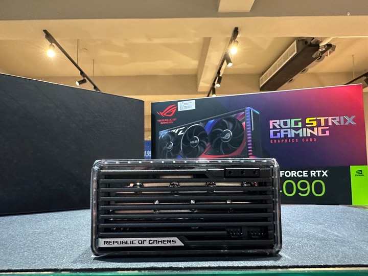 ASUS ROG Strix GeForce RTX™ 4090 OC 超頻版 16GB GDDR6X輕度開箱;卡皇中的卡皇