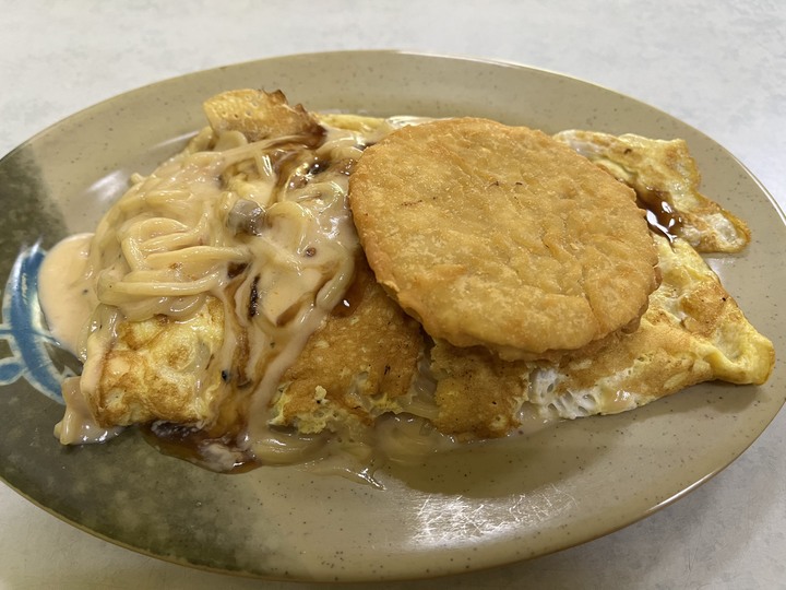 [食記] 富而美早午餐，台灣基隆中正，滿滿起司香還會牽絲的大阪燒乳酪蛋餅