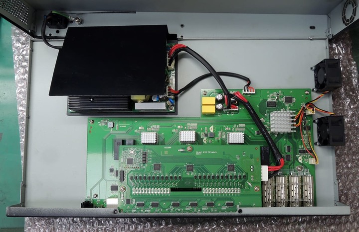 DGS-1250系列為新一代智慧型具備10G埠Gigabit網路交換器，擁有完善的安全性與管理功能，提供企業高速、安全與節省成本的網路方案