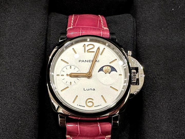 老婆的第一支沛納海 Luminor Due Luna PAM01180