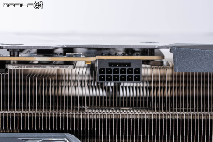 微星 GeForce RTX 4080 SUPRIM X 16GB 顯示卡開箱實測 以華麗外觀打造的新世代高階旗艦