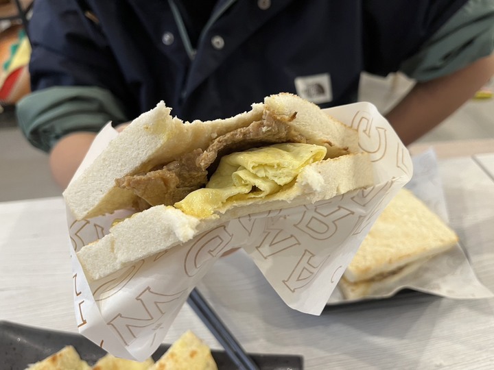 [食記] 阿婆號古早味早午餐 菠蘿肉蛋一吃就上癮