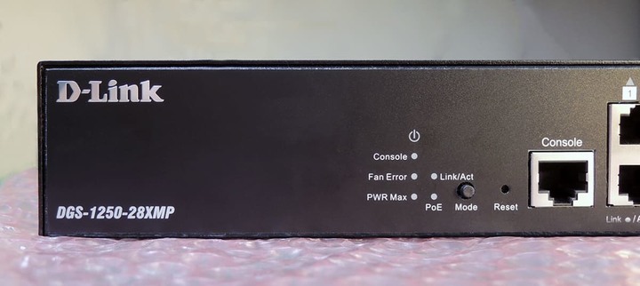 DGS-1250系列為新一代智慧型具備10G埠Gigabit網路交換器，擁有完善的安全性與管理功能，提供企業高速、安全與節省成本的網路方案