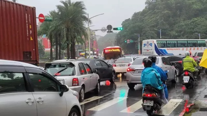 國1汐止坍方誤走這條路 後悔來不及 肯定搥心肝