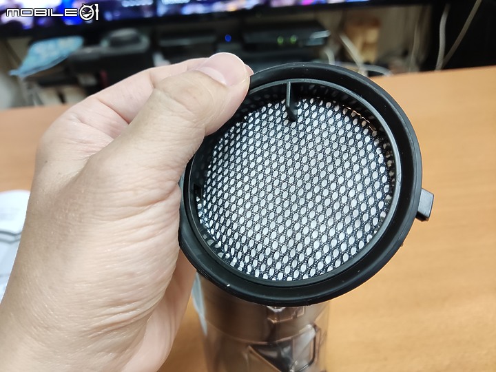 【 體驗分享 】Panasonic MC-A13G 羽量級無線吸塵器，極致輕巧天天打掃也不累！
