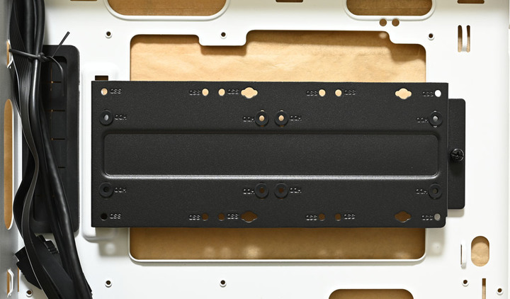 Thermaltake Core P3 TG Pro Snow Edition機殼開箱