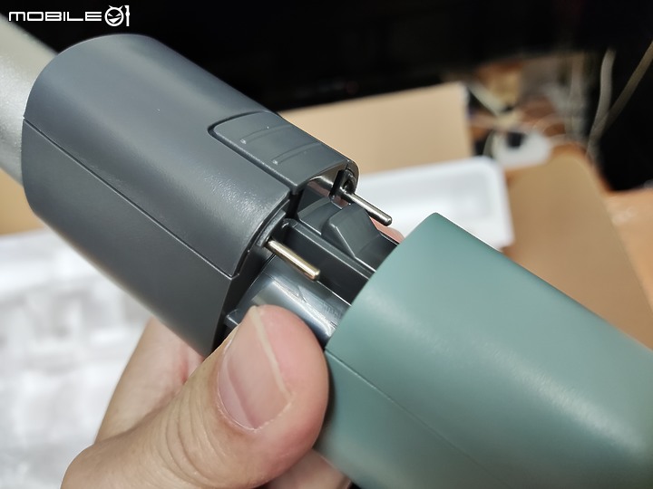 【 體驗分享 】Panasonic MC-A13G 羽量級無線吸塵器，極致輕巧天天打掃也不累！
