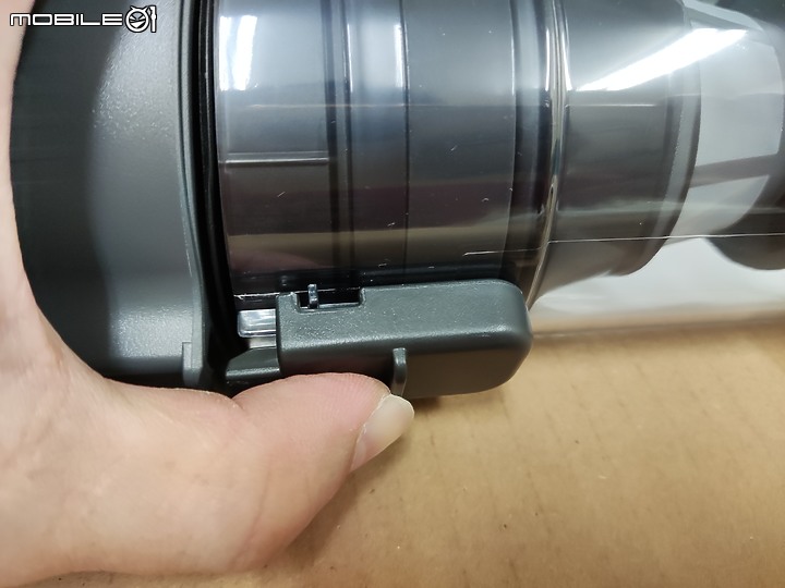 【 體驗分享 】Panasonic MC-A13G 羽量級無線吸塵器，極致輕巧天天打掃也不累！