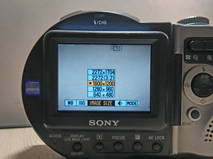 【懷舊分享】光碟式相機 - Sony Mavica CD400