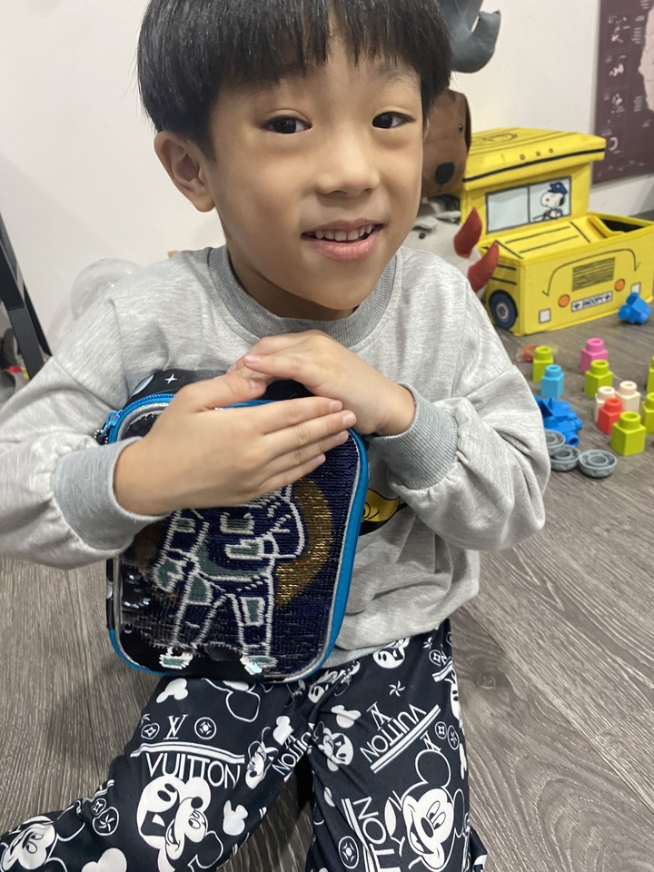 兒子第一次自己挑的生日禮物