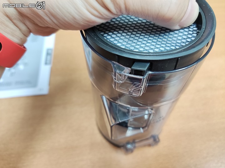 【 體驗分享 】Panasonic MC-A13G 羽量級無線吸塵器，極致輕巧天天打掃也不累！