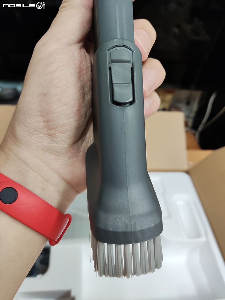 【 體驗分享 】Panasonic MC-A13G 羽量級無線吸塵器，極致輕巧天天打掃也不累！