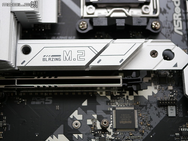 點我看大圖 銀白風格 X670E Steel Legend WiFi 開箱