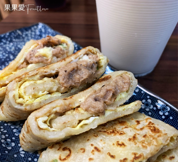 點我看大圖 台中美食-多種創新口味的粉漿蛋餅,獨家特製的蒜蓉醬,讓份量不小的蛋餅大大加分