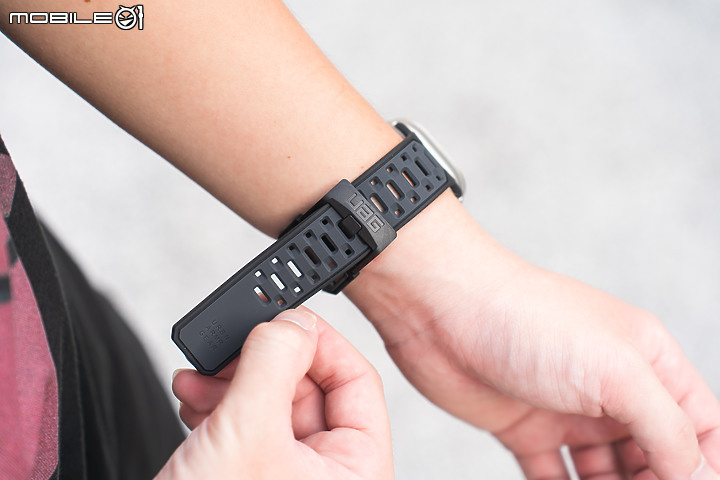 UAG x Apple Watch錶帶開箱|改款新品連發,軍風簡潔我都要!