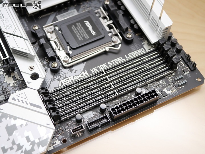 點我看大圖 銀白風格 X670E Steel Legend WiFi 開箱