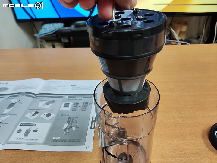 【 體驗分享 】Panasonic MC-A13G 羽量級無線吸塵器，極致輕巧天天打掃也不累！