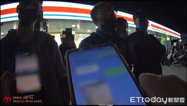 32人深夜車聚有夠吵!台中警大膽用槍上膛壓制路人狂讚:好帥!