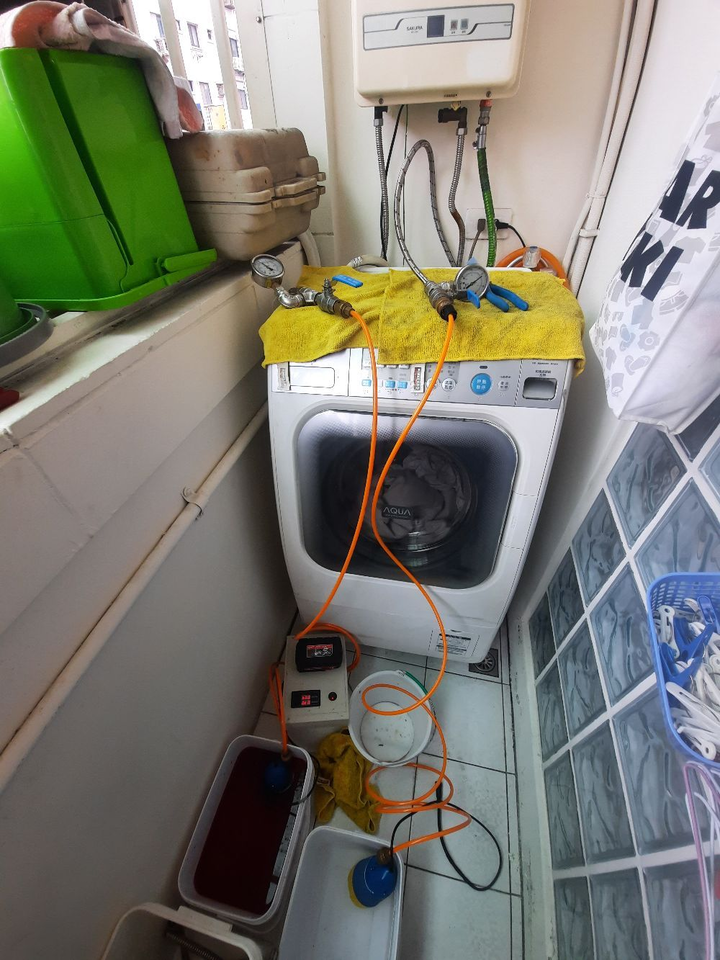 點我看大圖 天花板漏水鄰居糾紛解決 不拆裝潢抓漏分享