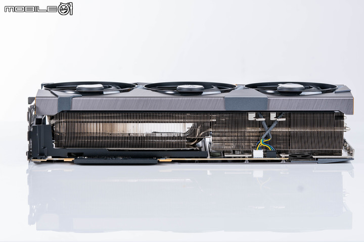 微星 GeForce RTX 4080 SUPRIM X 16GB 顯示卡開箱實測 以華麗外觀打造的新世代高階旗艦
