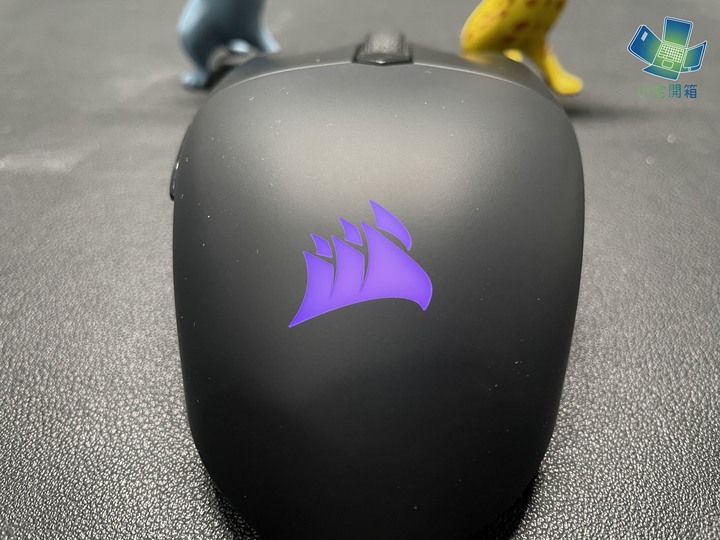 點我看大圖 【小宅開箱】海盜船迷你三角刃減重啦!Corsair Katar Elite Wireless無線三模電競滑鼠開箱