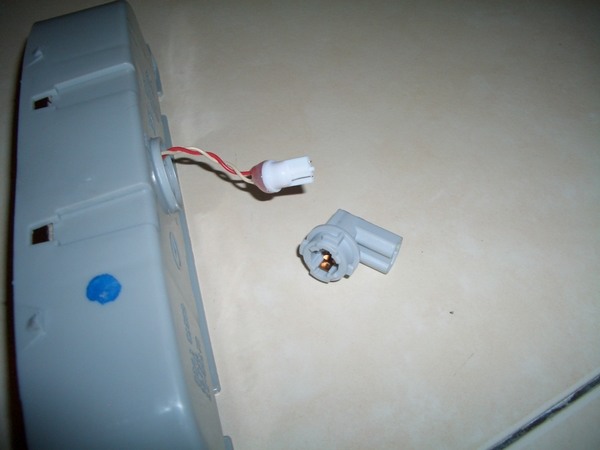 馬 3 第三煞車燈之 .... 低成本 DIY 實錄 ~~ ( 12 顆 5mm 爆亮散光LED )