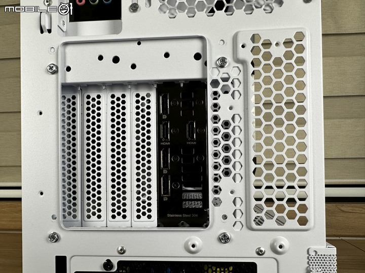 2022年度壓軸 聯力 LANCOOL 216 中塔式機殼