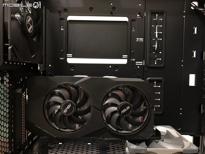 點我看大圖 可能是目前最無所不能的中塔機殼 聯力LIAN LI Lancool 216 開箱測試報告