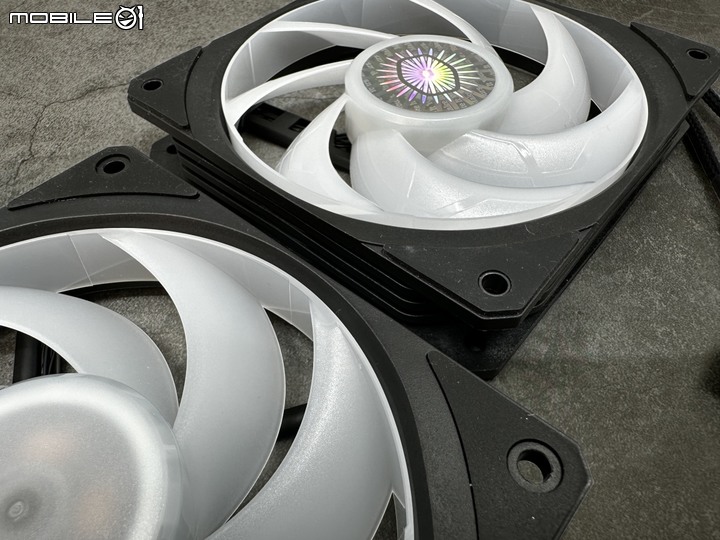 [開箱]酷碼新風扇 Mobius 120 / Mobius 120P ARGB