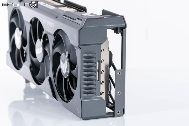 ASUS TUF RX 7900 XT O20G GAMING 顯示卡開箱實測 以嶄新設計迎接效能推升
