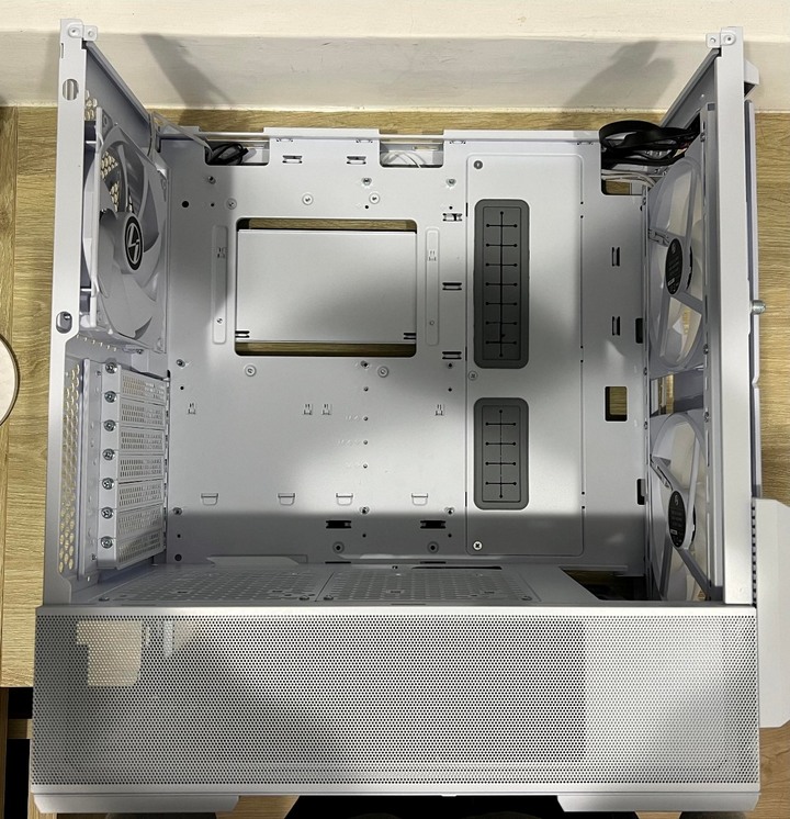 聯力Lian li的誠意之作Lancool 216,巧思滿滿的散熱猛獸 !