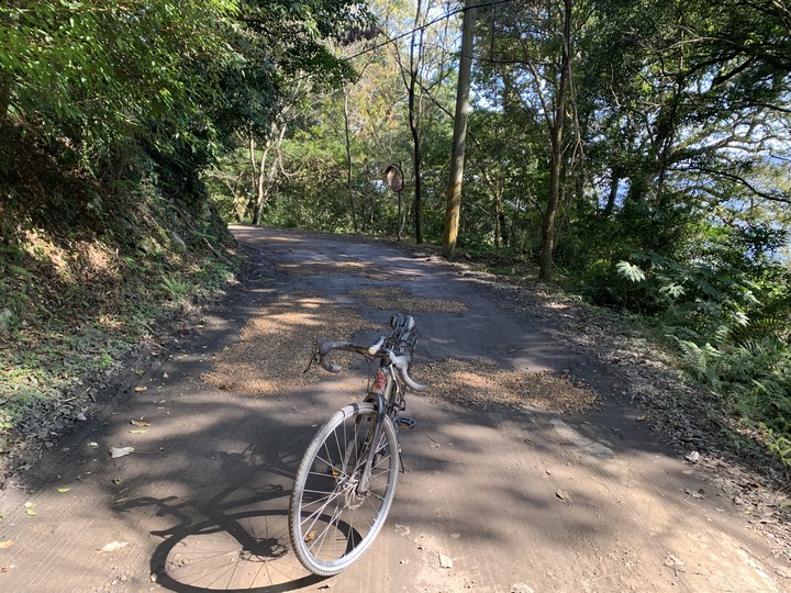 礫石車騎小路上宇老 (武道能敢-李崠山-宇老-馬里闊丸溪右岸 O型)