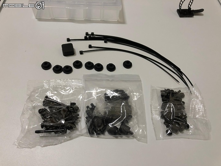 點我看大圖 可能是目前最無所不能的中塔機殼 聯力LIAN LI Lancool 216 開箱測試報告