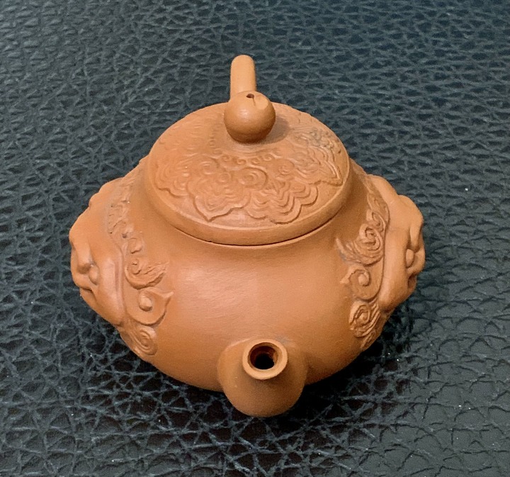 掃除整理出一些茶壺！請懂得幫忙看看有沒有價值