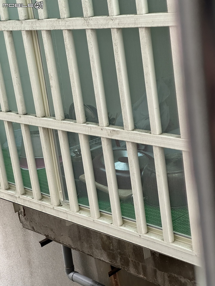 [請益] 請問對於對面鄰居半夜或清晨在疑似擴建陽台上洗碗盤跟大聲聊天有什麼制止的方法?