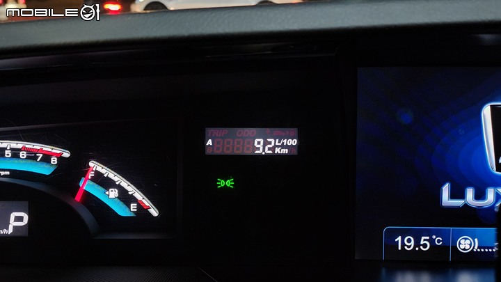LUXGEN M7高速油耗隨意測-能有10km/L?