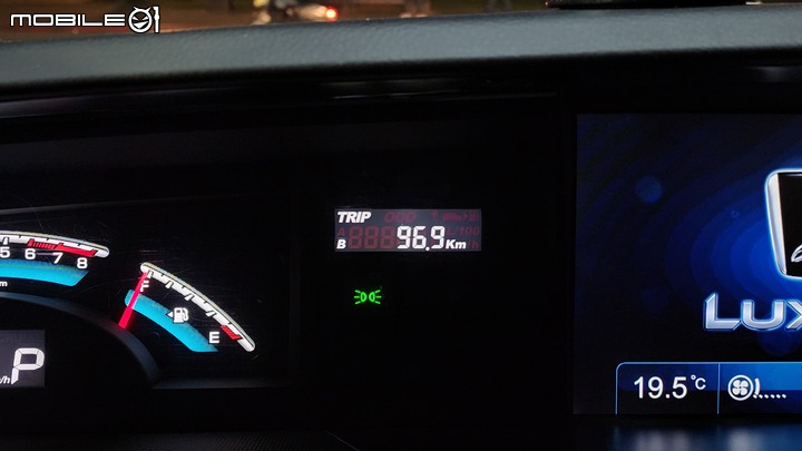 LUXGEN M7高速油耗隨意測-能有10km/L?