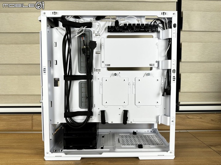 2022年度壓軸 聯力 LANCOOL 216 中塔式機殼