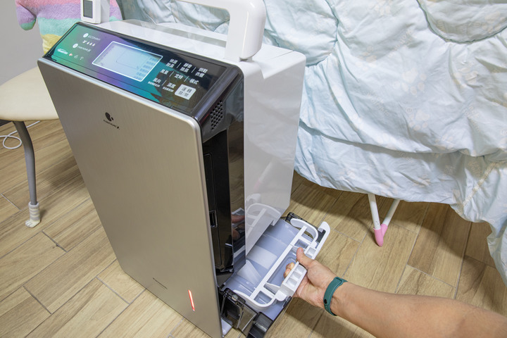 體驗 Panasonic變頻省電雙科技除濕機 F-YV50LX，讓全家人一起美好生活
