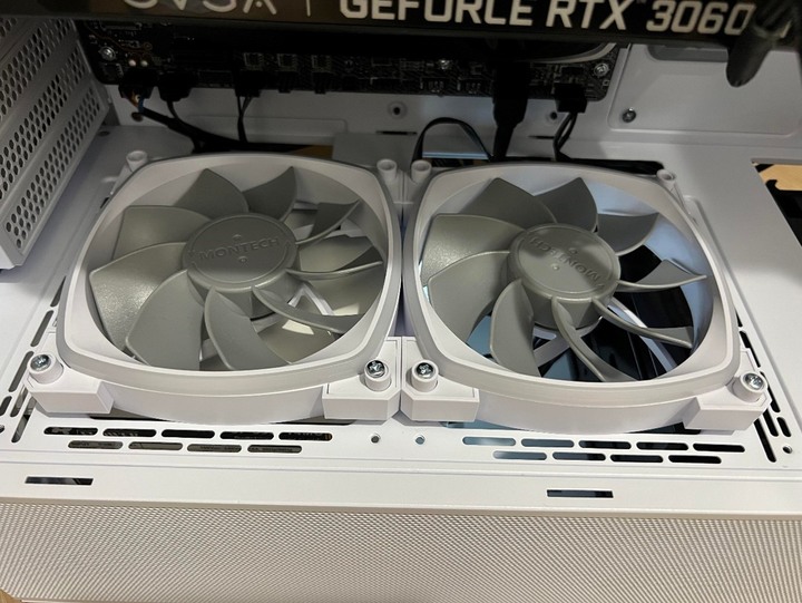 聯力Lian li的誠意之作Lancool 216,巧思滿滿的散熱猛獸 !