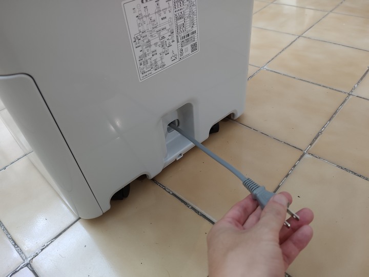 [開箱!] Panasonic F-YV50LX 變頻高效型除濕機，省電環保更省錢！