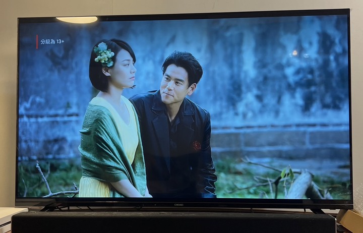 開箱一下奇美新電視+送的電烤盤