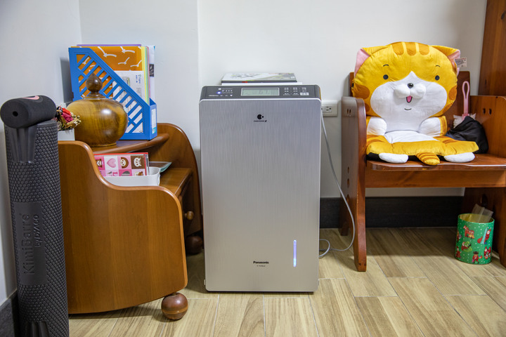體驗 Panasonic變頻省電雙科技除濕機 F-YV50LX，讓全家人一起美好生活