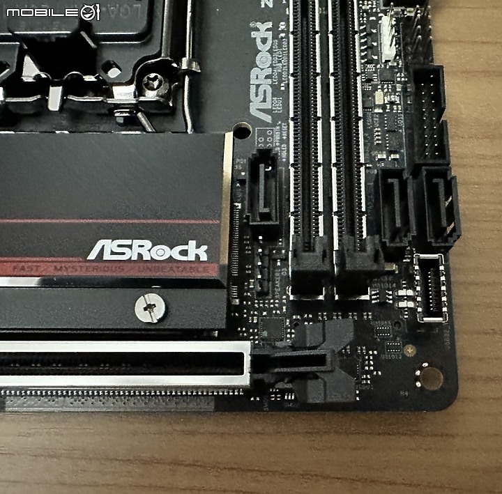 點我看大圖 小鋼炮升級 ITX 華擎 - Z790 PG-ITX/TB4 13600K 簡單開箱