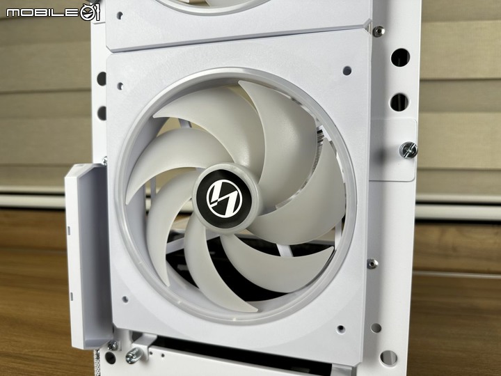 2022年度壓軸 聯力 LANCOOL 216 中塔式機殼