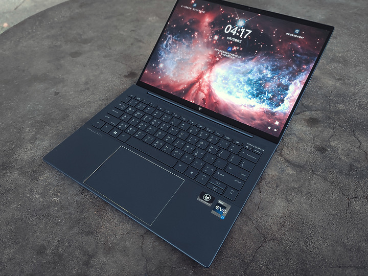 HP Elite Dragonfly G3 高續航力、高效能、 超輕薄的 3:2 完美商務型筆記型電腦