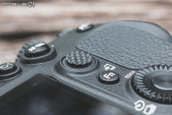 Canon R6 Mark II vs. Sony A7 IV ｜中階全幅的正面對決！